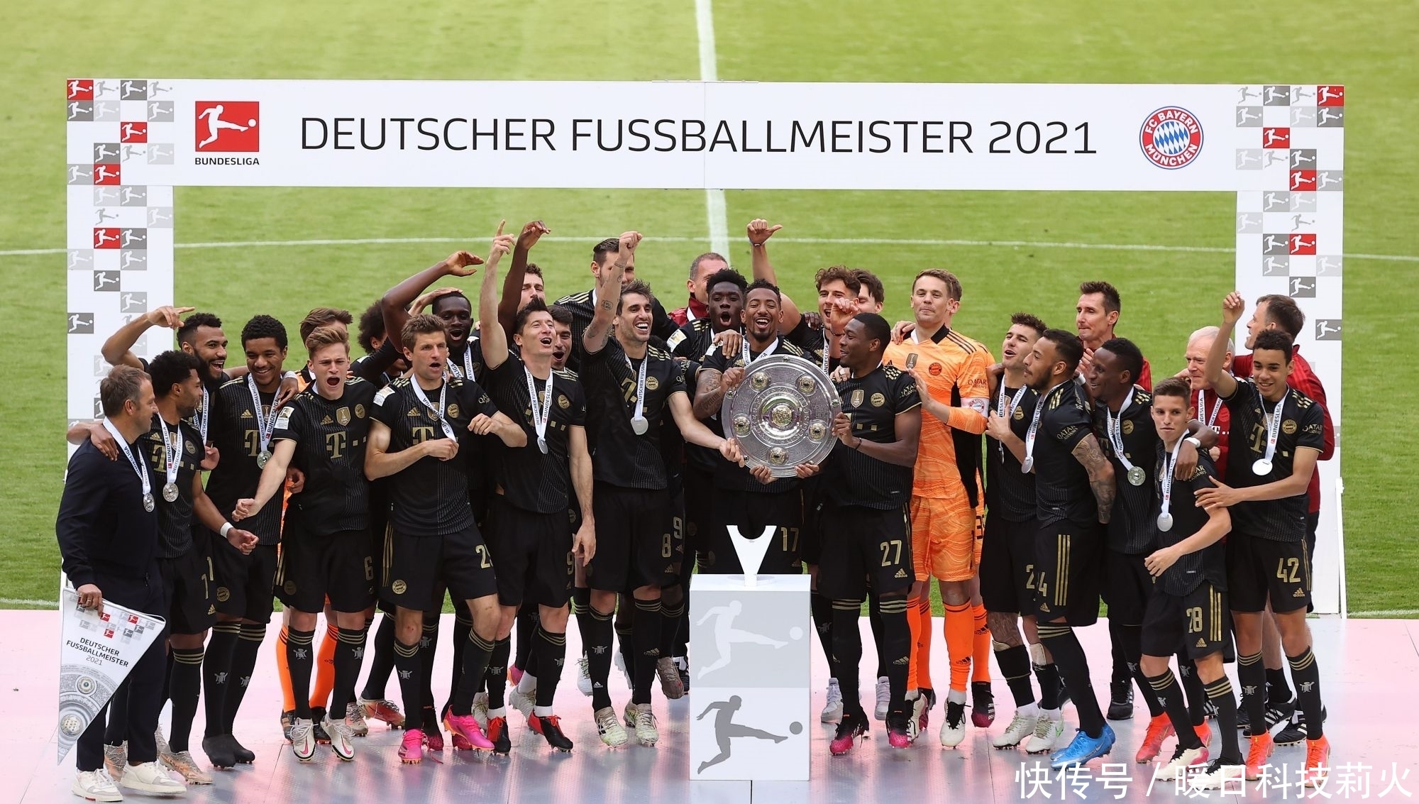 2500立式全自动中空玻璃打胶机(图1)